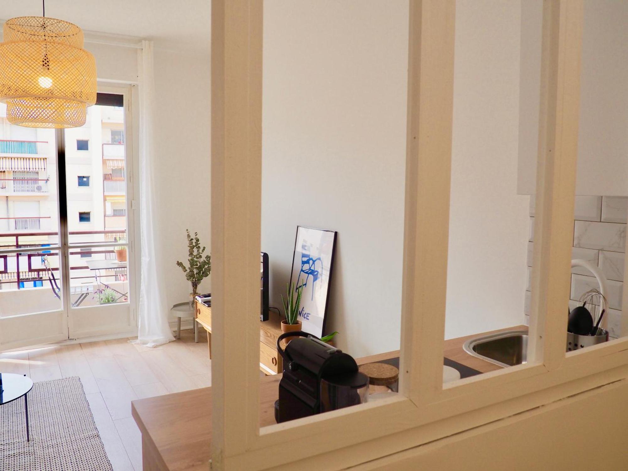 Proche De Liberation Avec Balcon Ensoleille Appartamento *