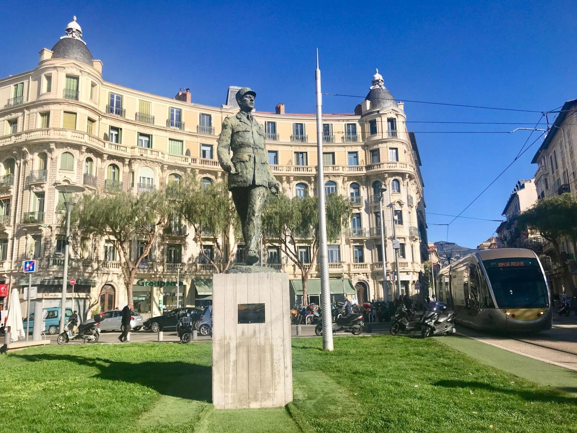 Proche De Liberation Avec Balcon Ensoleille Nizza